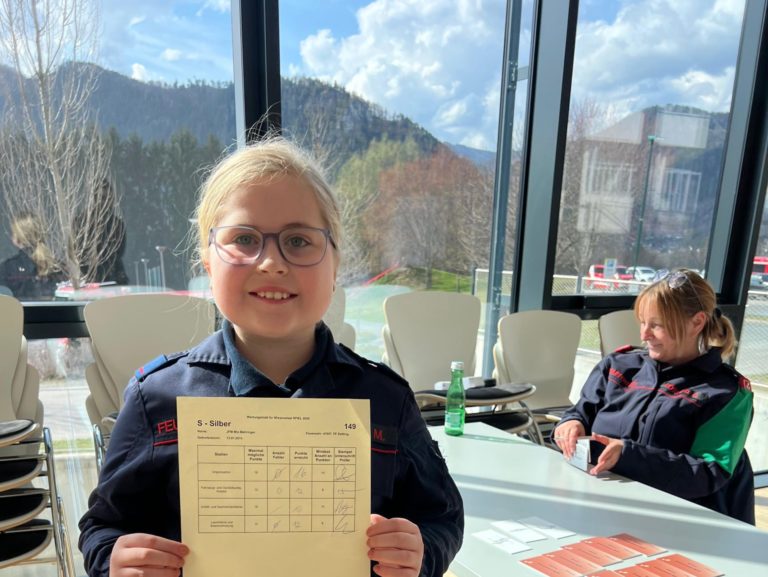 Feuerwehrjugend Zettling beim erfolgreichen Wissenstest