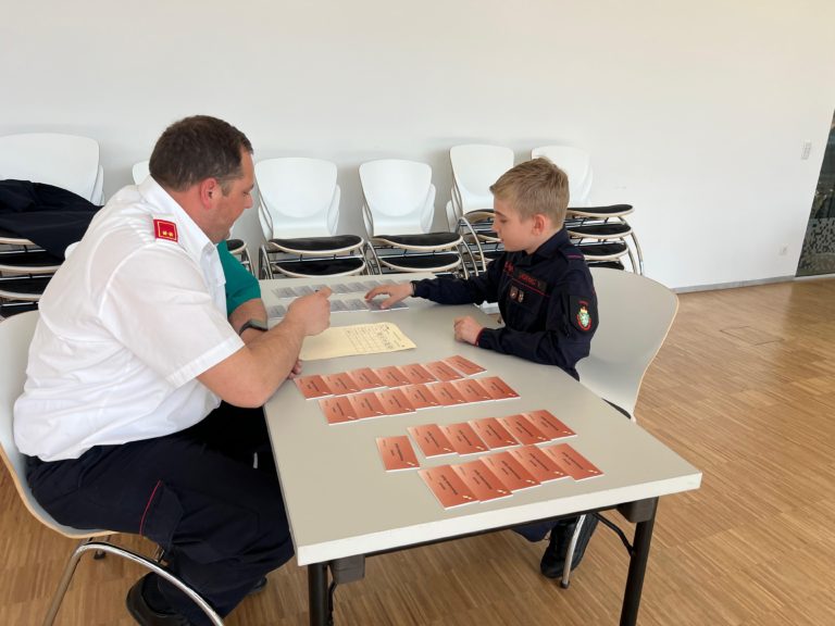 Feuerwehrjugend Zettling beim erfolgreichen Wissenstest