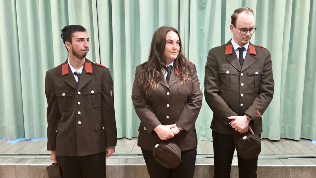 Wehrversammlung 2026 der Feuerwehr Zettling mit Mitgliedern und Ehrengästen