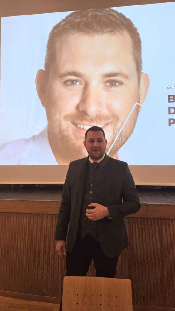 Wehrversammlung 2026 der Feuerwehr Zettling mit Mitgliedern und Ehrengästen