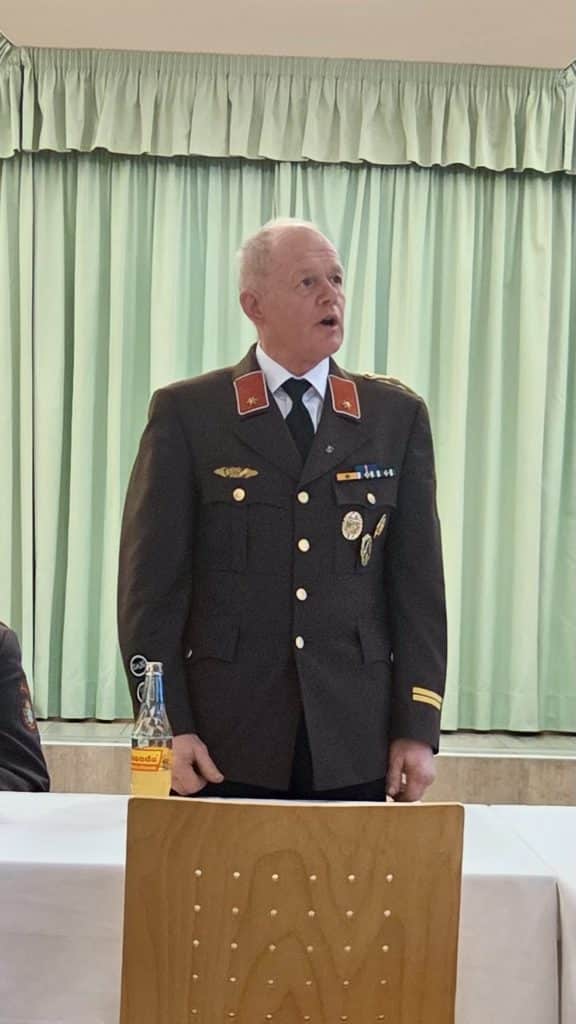 Wehrversammlung 2026 der Feuerwehr Zettling mit Mitgliedern und Ehrengästen