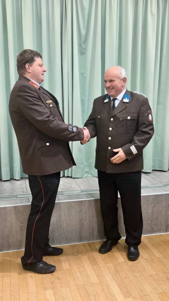 Wehrversammlung 2026 der Feuerwehr Zettling mit Mitgliedern und Ehrengästen